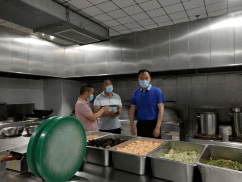 阿拉善左旗市場監(jiān)管局深入阿拉善職業(yè)技術(shù)學(xué)院檢查指導(dǎo)疫情防控期間食品安全工作